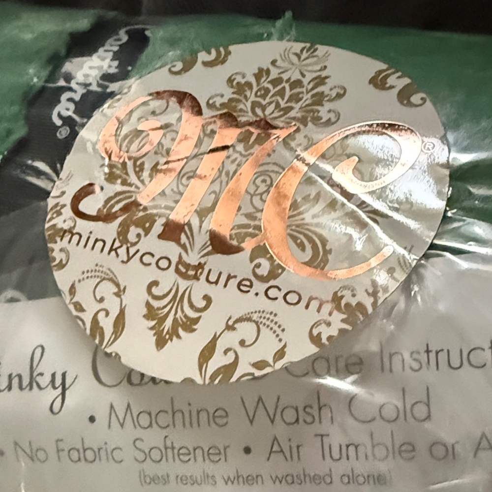 NWT Minky Couture Green Travel Blanket - Picture 2 of 4
